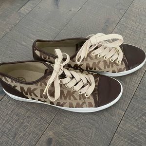 Michale Kors casual sneaker size 7.5
